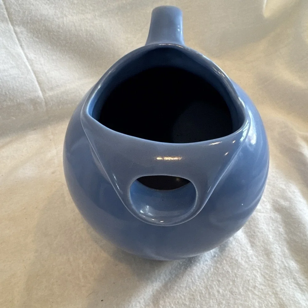 Vintage Hall USA Pottery‎ MCM Ice Lipped Ceramic Round Ball Pitcher Sky Blue 633